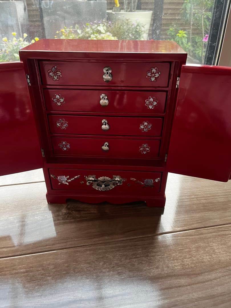 ◆韓国螺鈿細工 カギ付き 小物入れ 宝石箱 漆器 木製 引き出し (2つ)