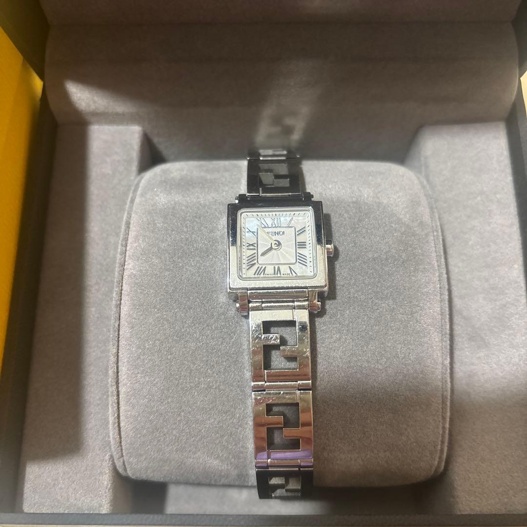 フェンディFENDIクアドロミニレディース クォーツ電池シェル文字盤