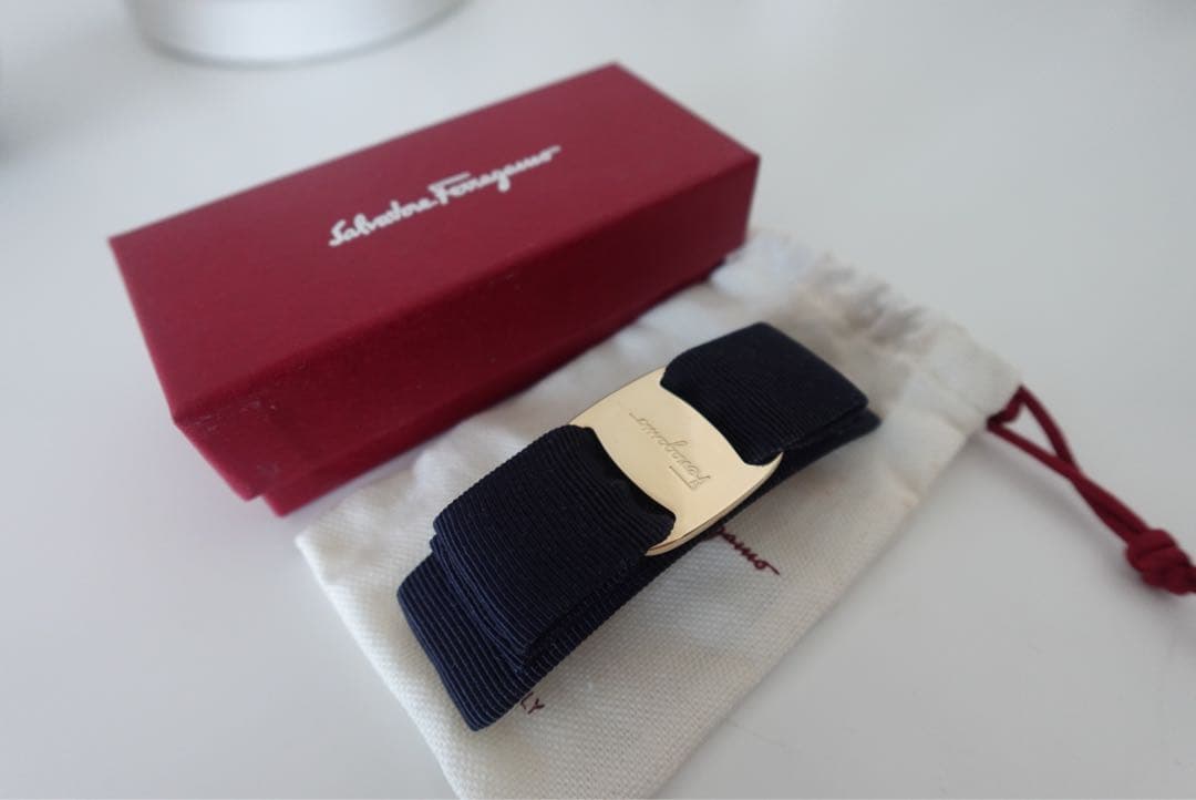 Salvatore Ferragamoヘアクリップ ネイビー