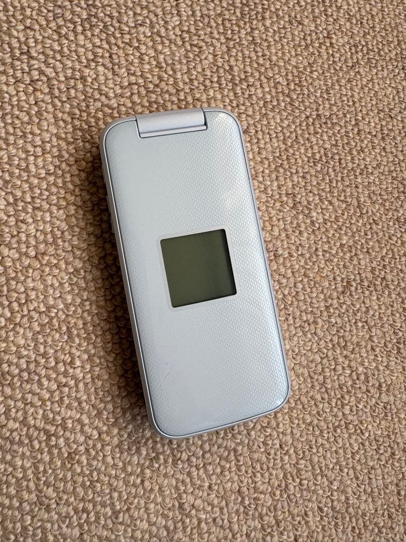 docomo 富士通 らくらくホンF-01M ホワイト