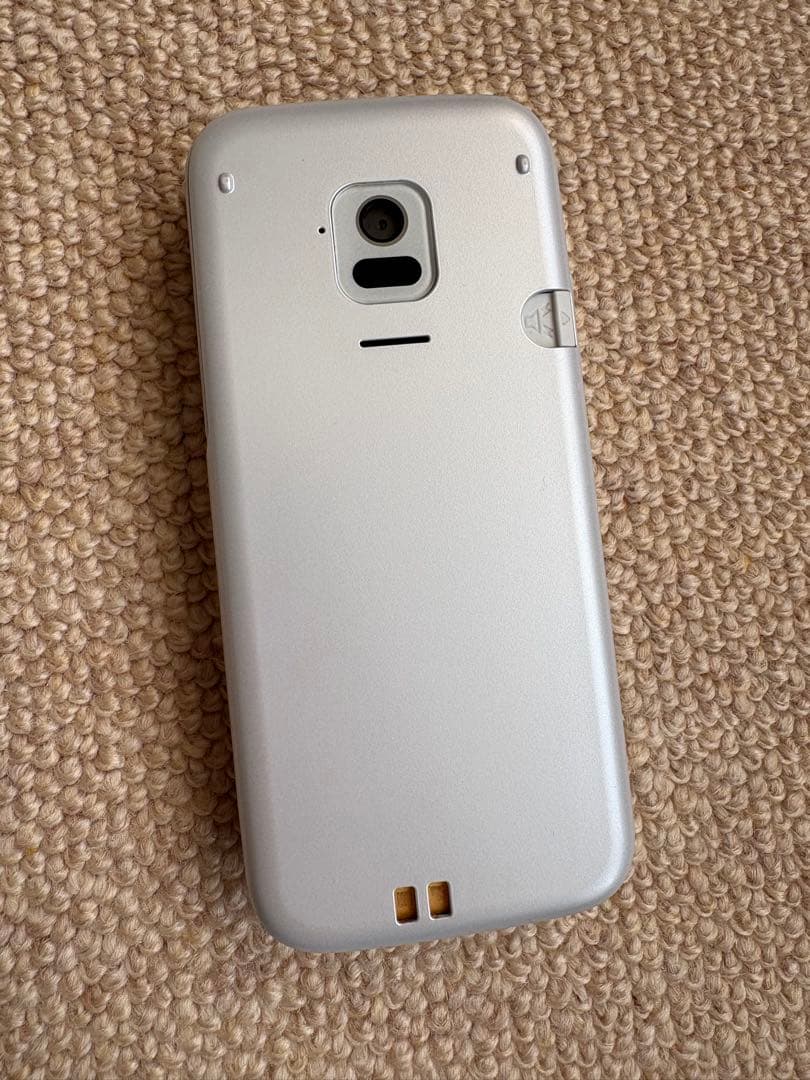 docomo 富士通 らくらくホンF-01M ホワイト