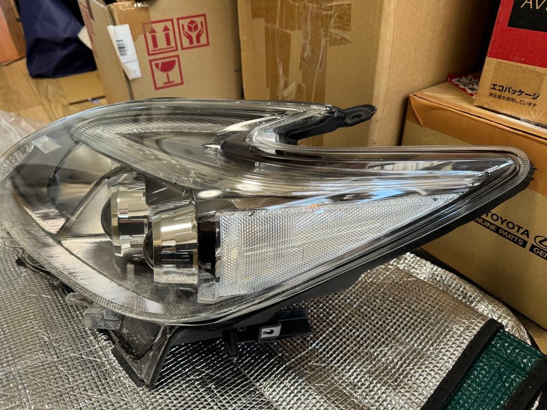 プリウス30 後期　LEDヘッドライト　左　美品　 KOITO 点灯確認済