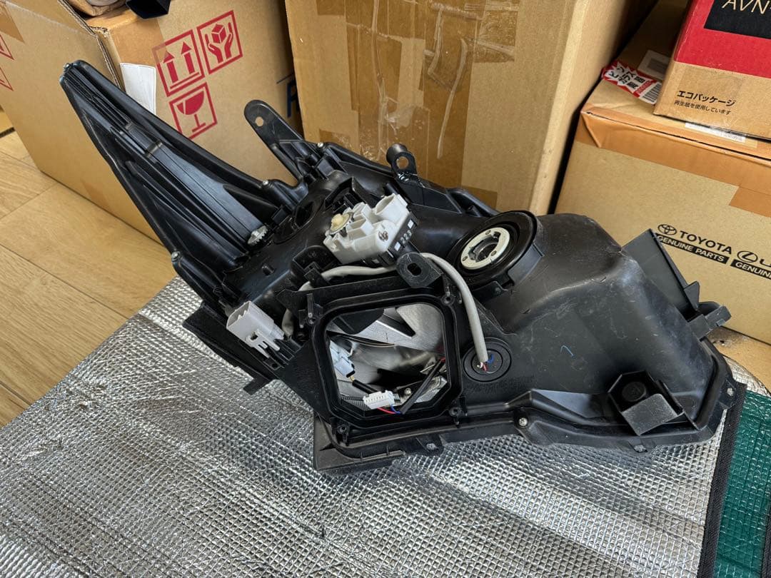 プリウス30 後期　LEDヘッドライト　左　美品　 KOITO 点灯確認済