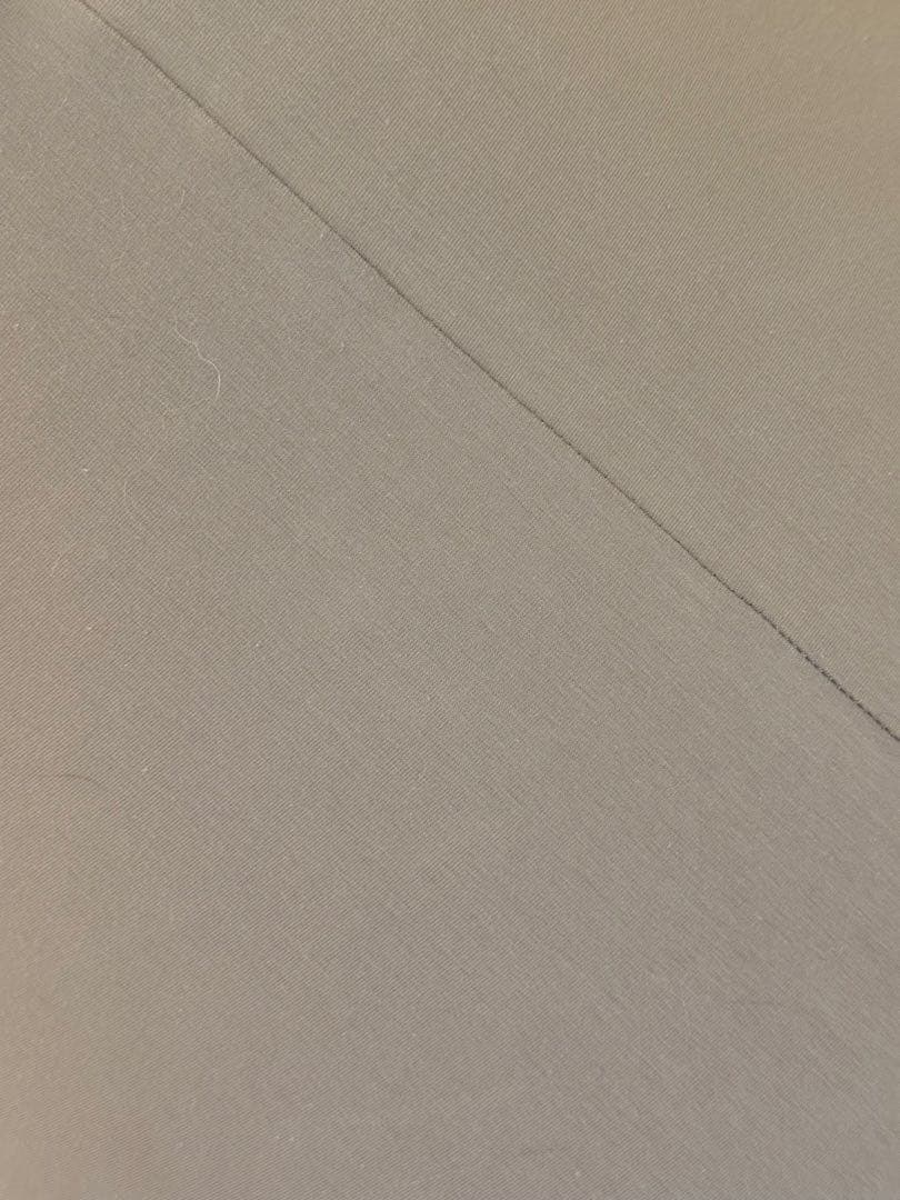 新品未使用品ヨギボーピラミッドライトグレー(グレージュ)