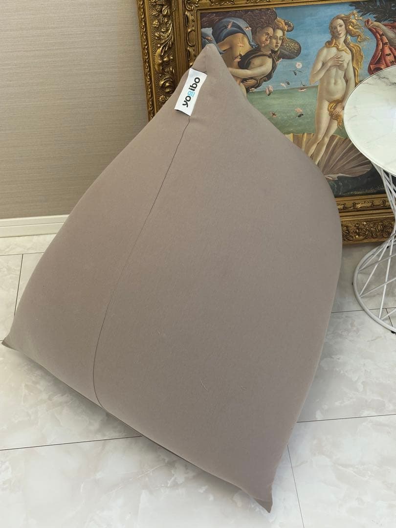 新品未使用品ヨギボーピラミッドライトグレー(グレージュ)