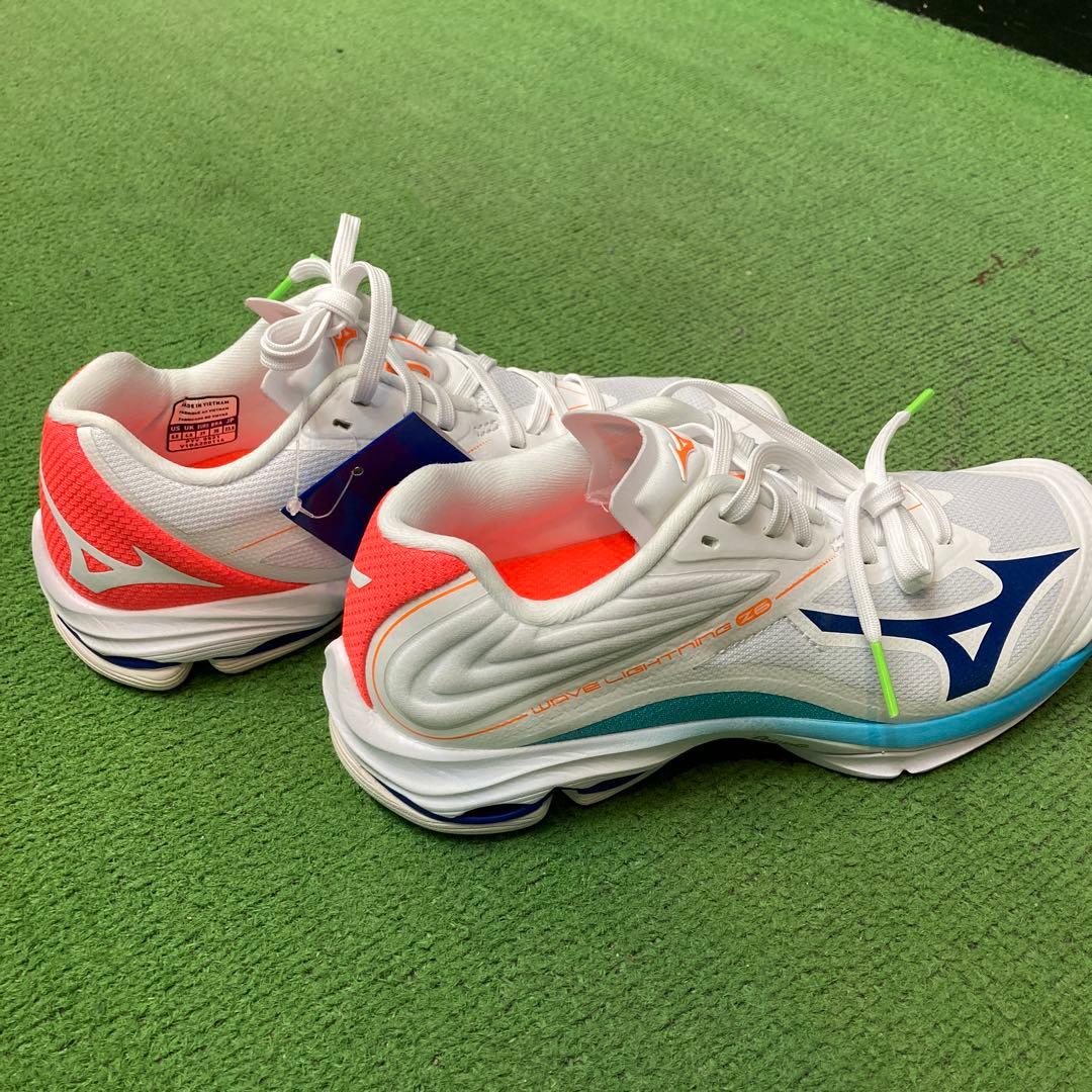 新品Mizuno ウェーブライトニング Z6 バレーボールシューズ