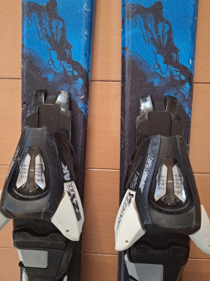 ATOMIC　ジュニア　スキー板　130センチ　ストック付