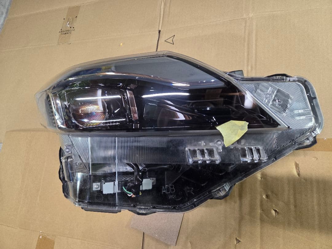 日産 ルークス 右側　 LEDヘッドライト 26010-7NG0A