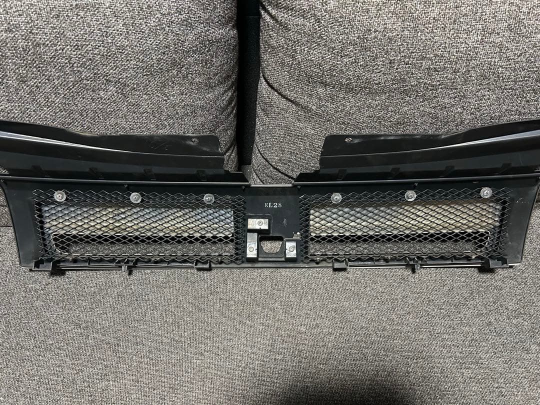 ③三菱　デリカD5 フロントグリル　送料込み‼️ラバーチッピング塗装‼️