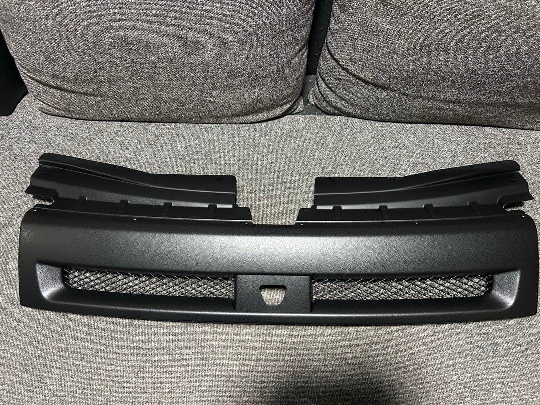 ③三菱　デリカD5 フロントグリル　送料込み‼️ラバーチッピング塗装‼️