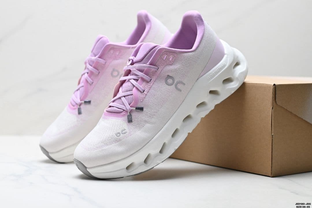 on ランニングシューズ ホワイト/ピンク