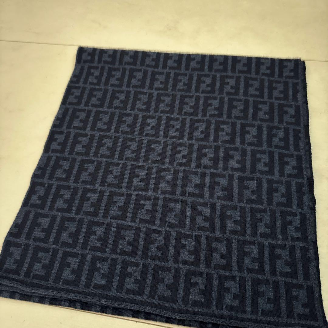 新品【FENDI】FFロゴ ズッカ柄 マフラー 、ダークブルーネイビー