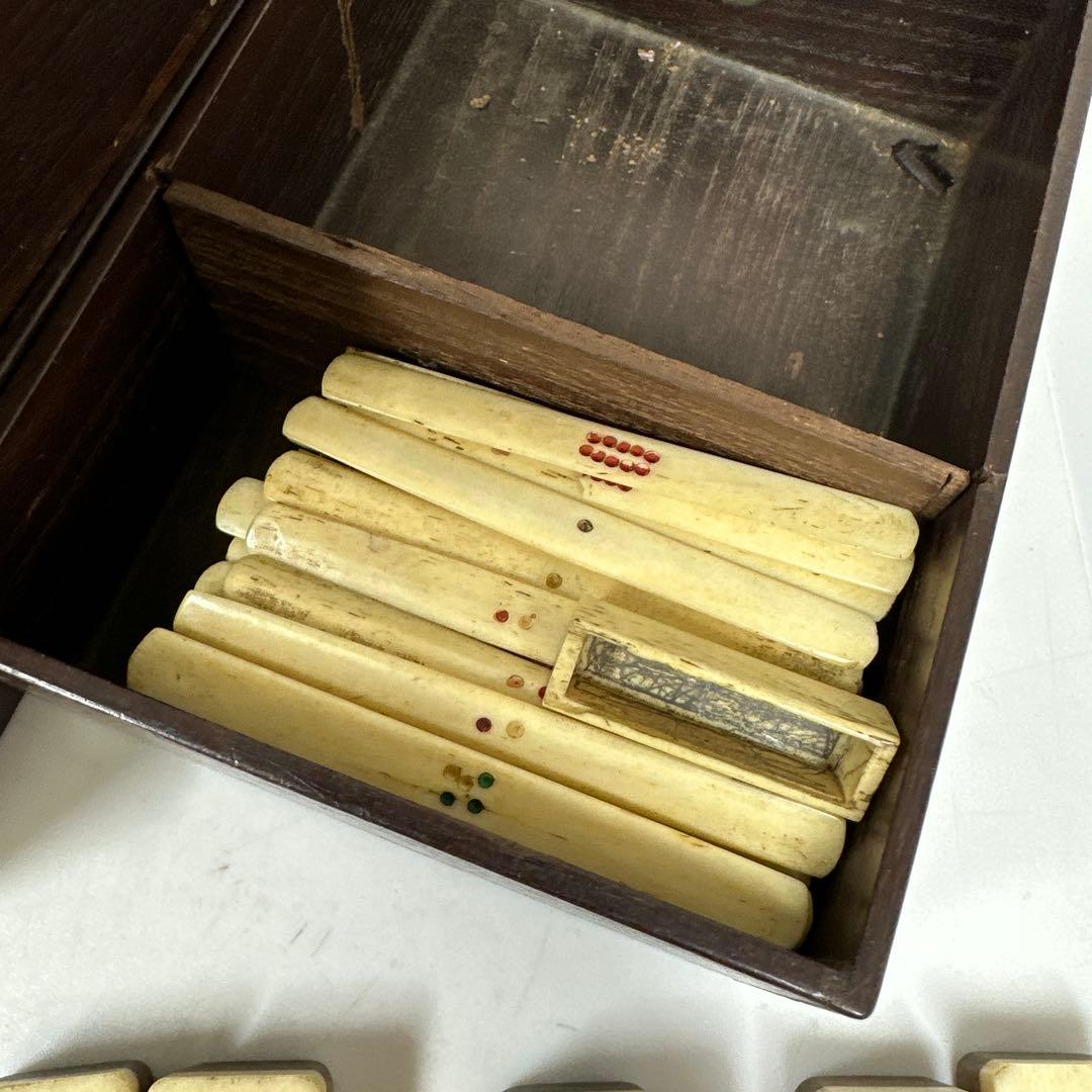 骨製麻雀牌　唐木箱付　東Y7-0428①