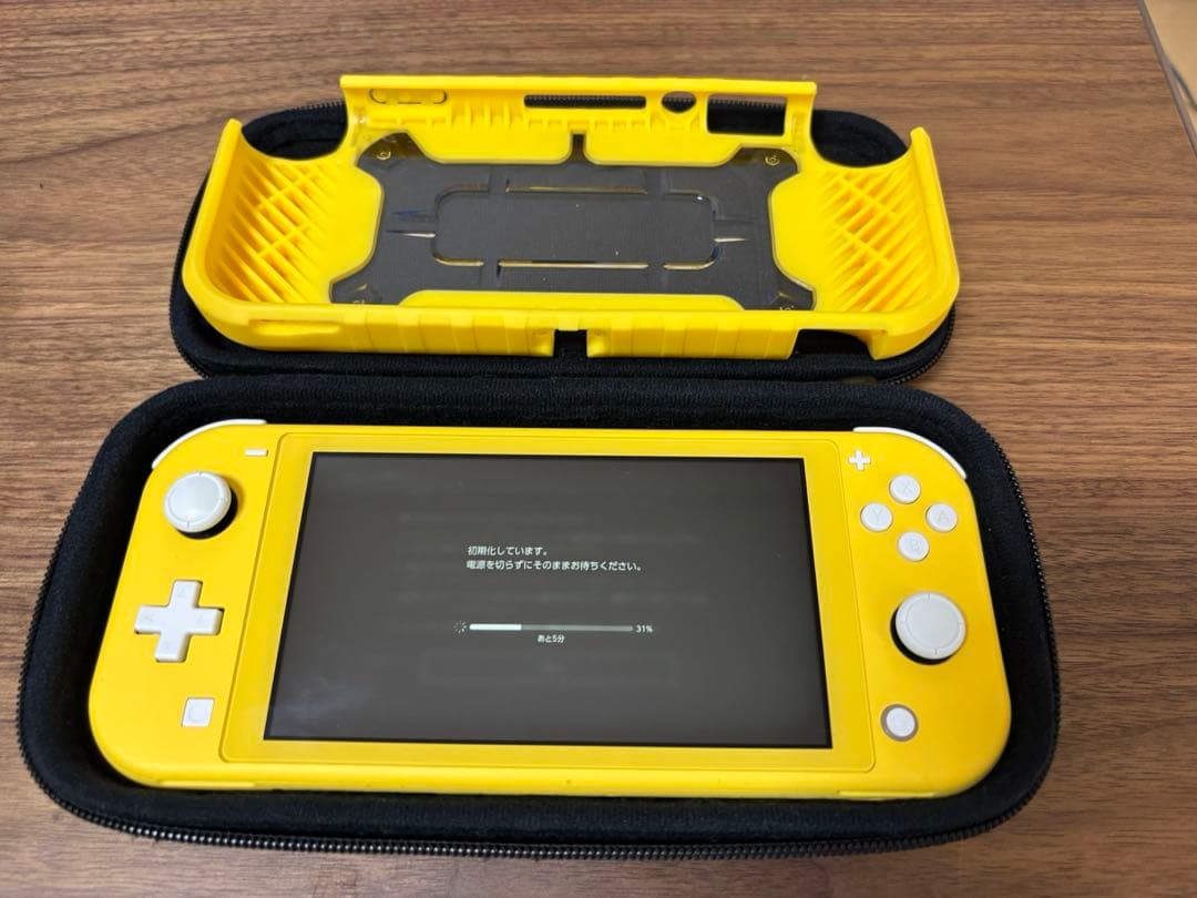 Nintendo Switch Lite イエロー 本体+専用カバー、ケース付き