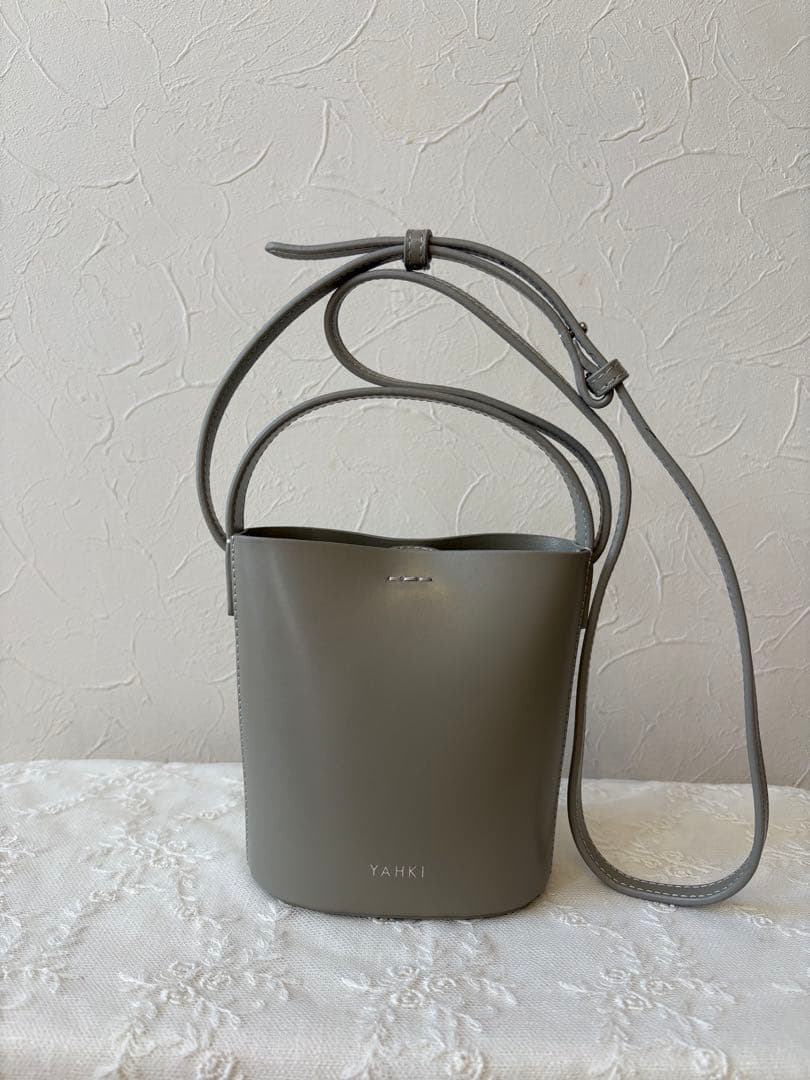 YAHKI グレーベージュ　クロスボディバッグ　新品