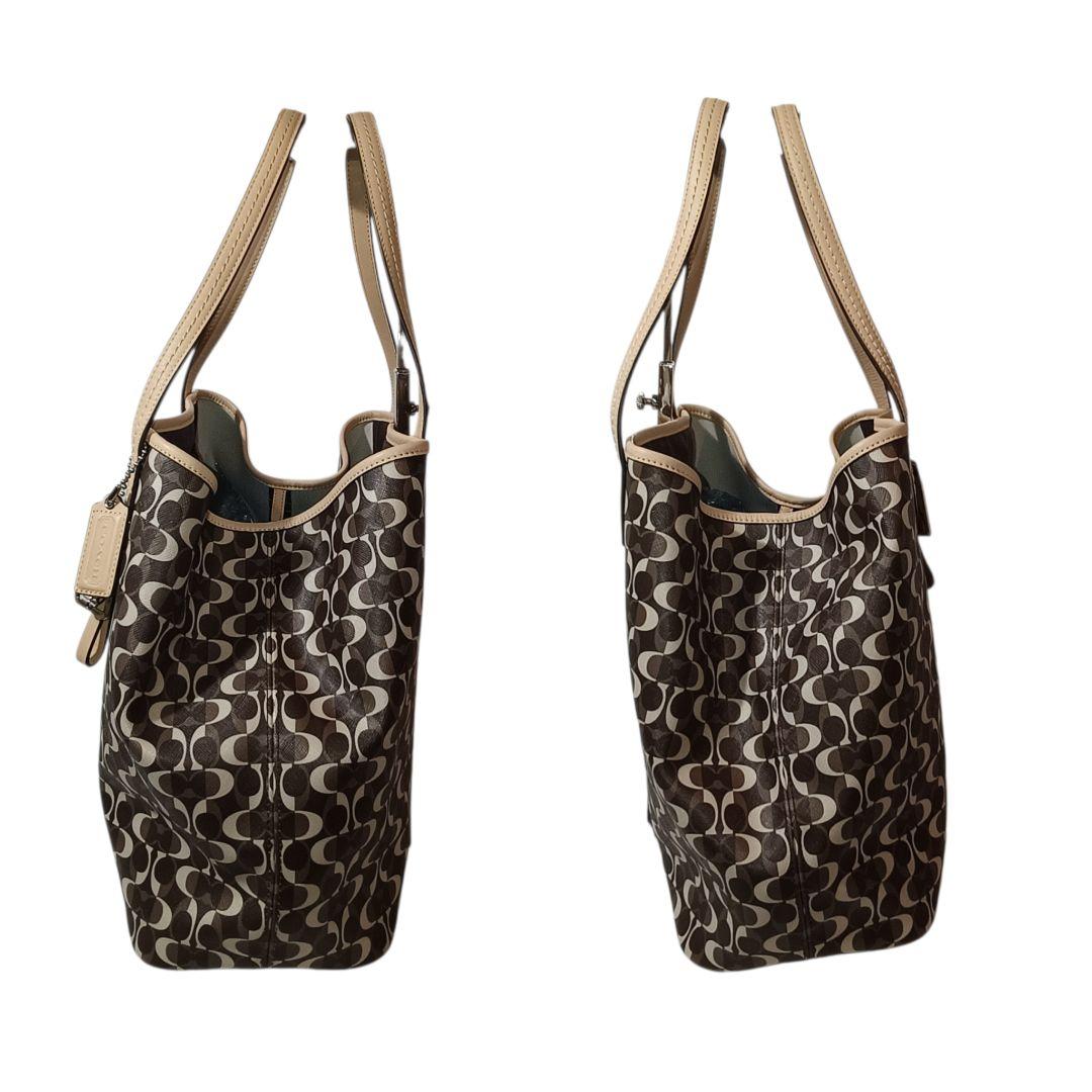 美品 正規品 コーチ トートバッグ PVCレザー シグネチャー 肩掛け 鞄