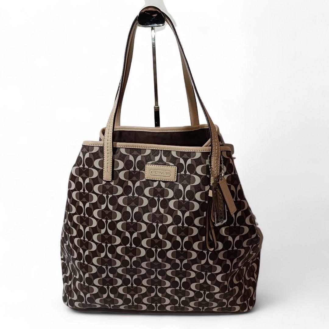 美品 正規品 コーチ トートバッグ PVCレザー シグネチャー 肩掛け 鞄