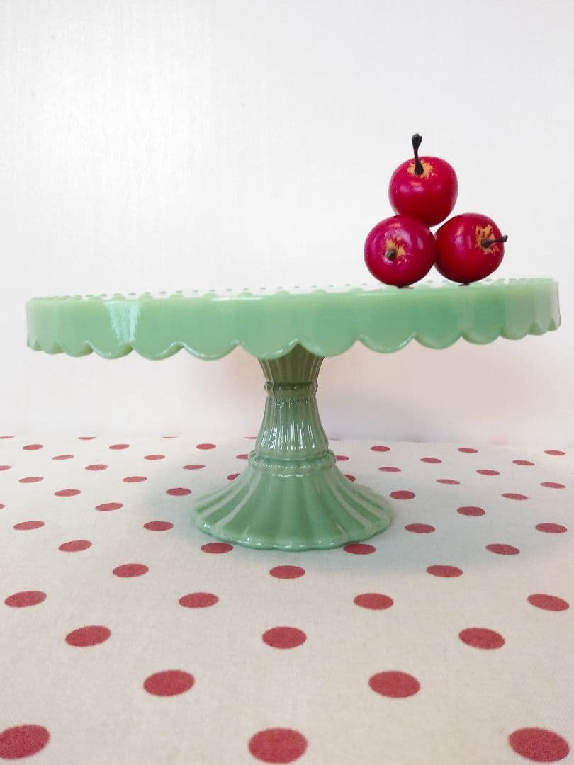 斜めなケーキスタンド　ディスプレイスタンド　グリーン　レトロ