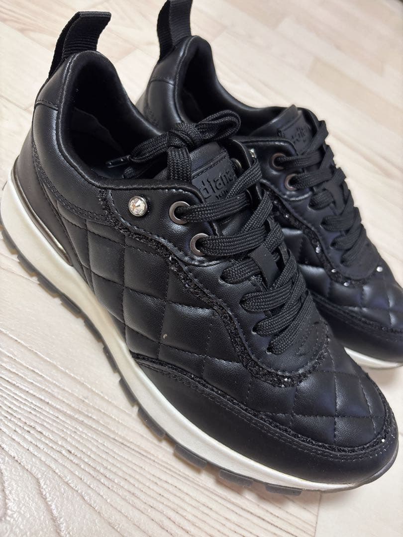 diana キルティング スニーカー