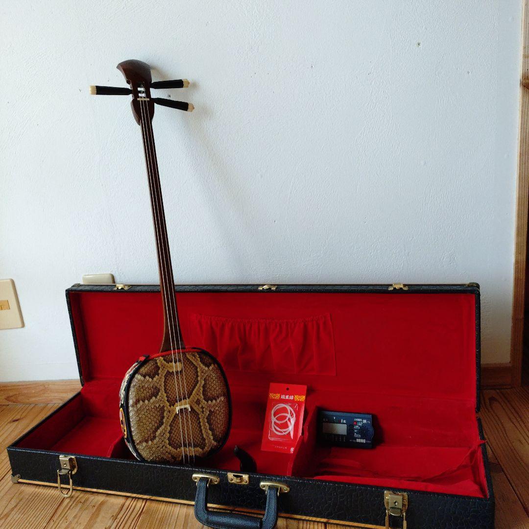 三線 本体 ヘビ皮製 バチ付き　ケース付き