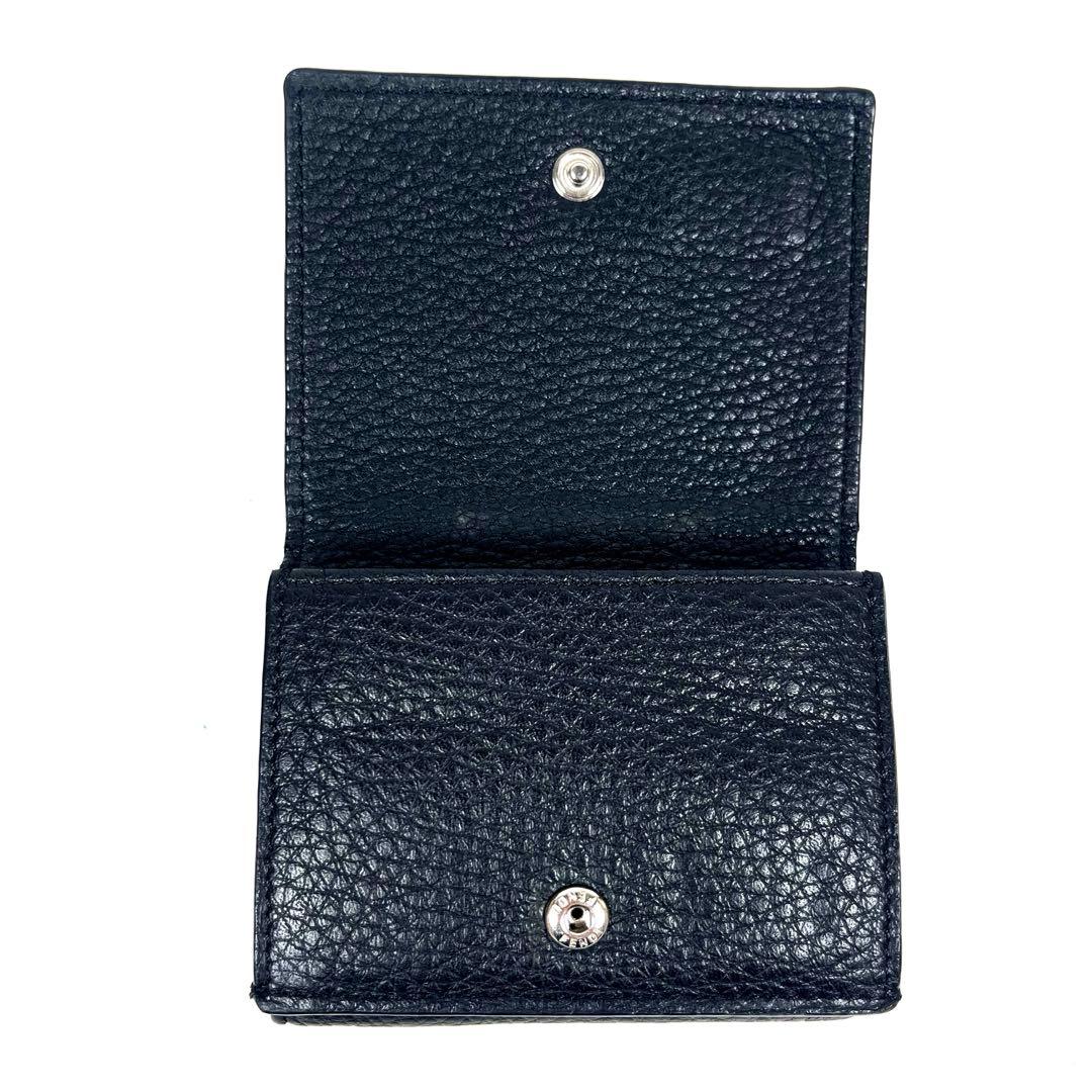 フェンディ　三つ折り財布　コンパクトウォレット　ロゴプレート　オールブラック