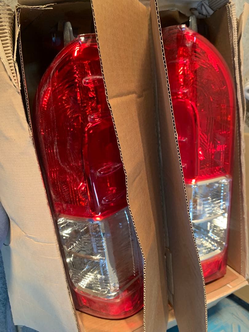 中*と様 200系 ハイエース テールライト セット