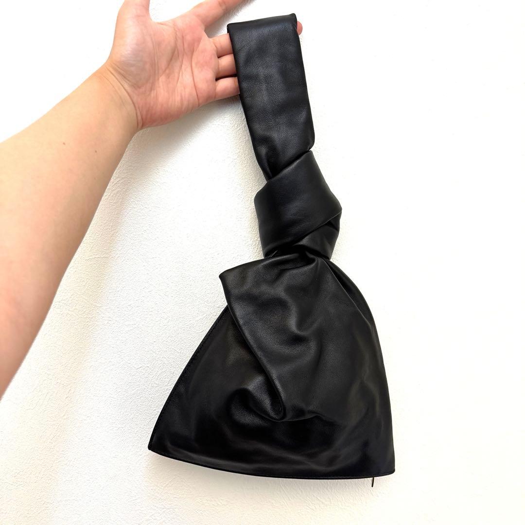 BOTTEGA VENETA（ボッテガヴェネタ）ミニザツイスト　ブラック