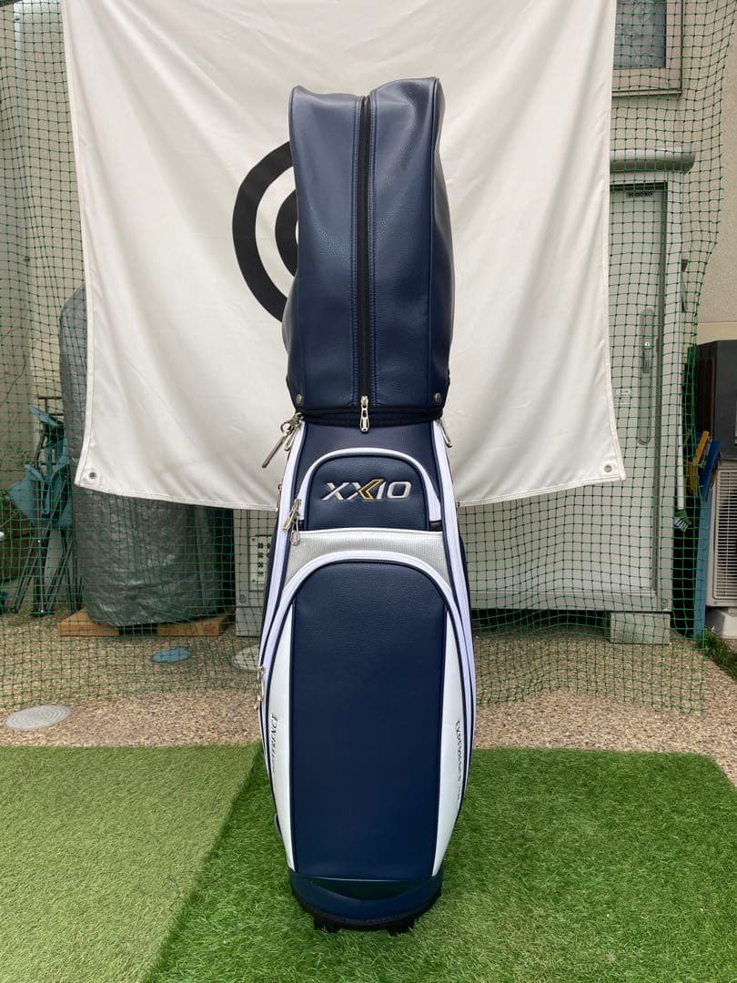 極美品XXIOプロモデルレプリカキャディーバッグ ネイビー/ホワイト未使用に近い