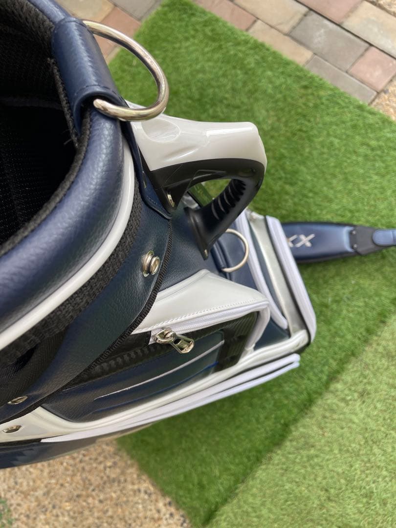 極美品XXIOプロモデルレプリカキャディーバッグ ネイビー/ホワイト未使用に近い