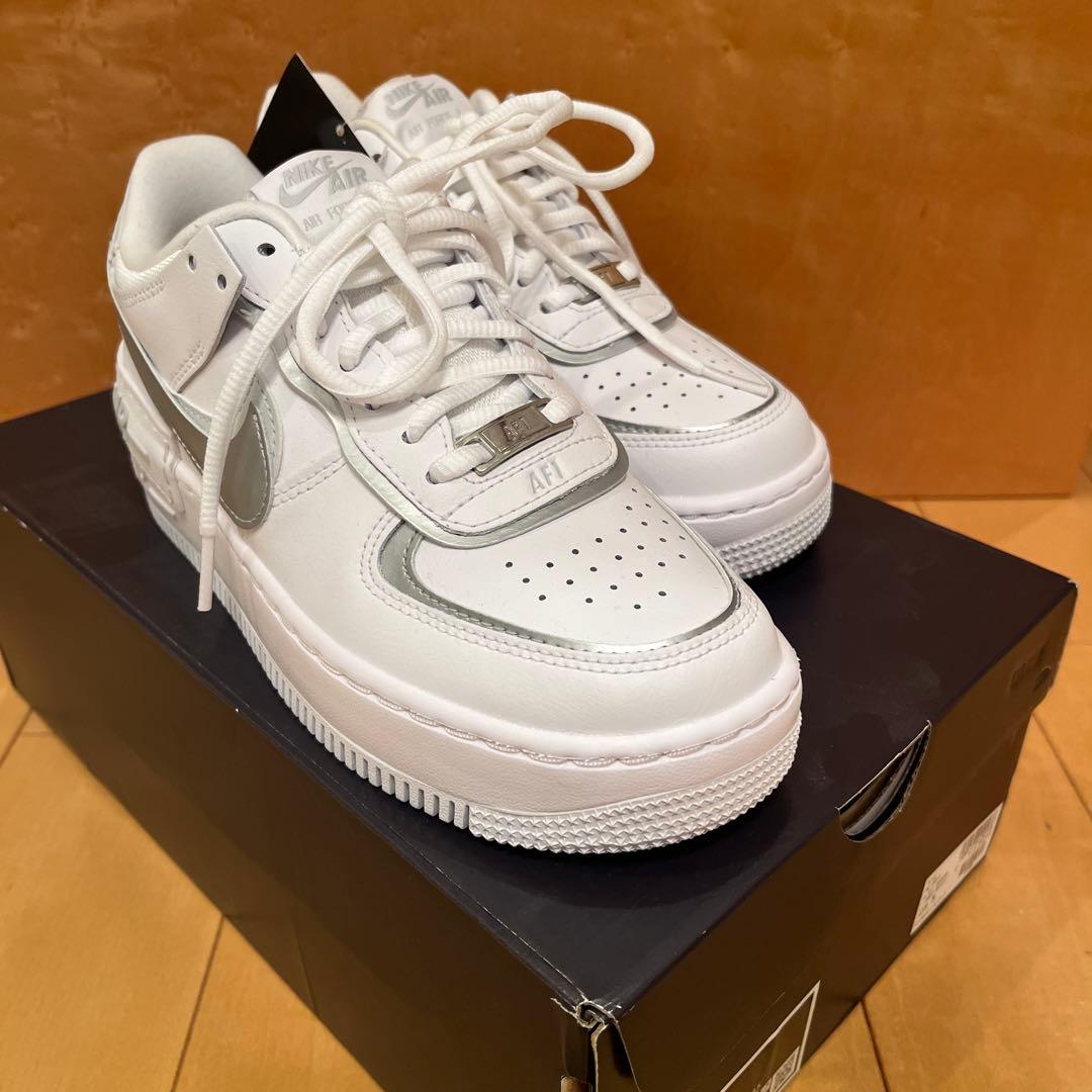 ★ナイキ エアフォース1 ホワイト シルバー 23.5cm