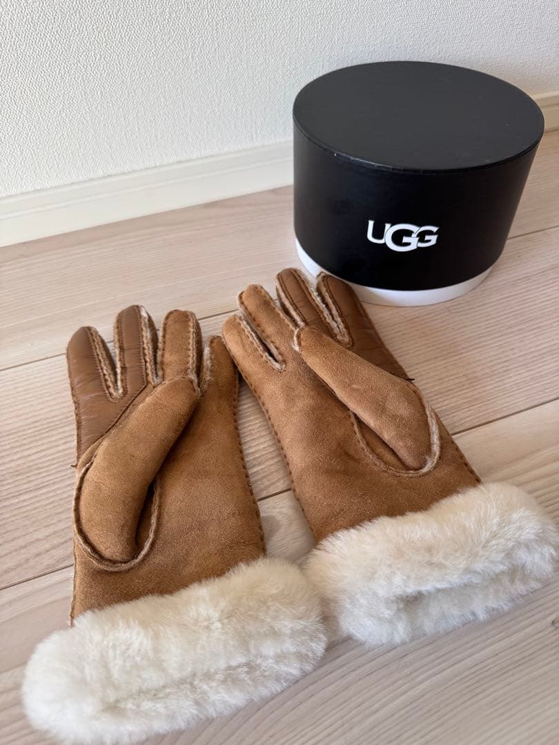 UGG ベージュファー付き手袋