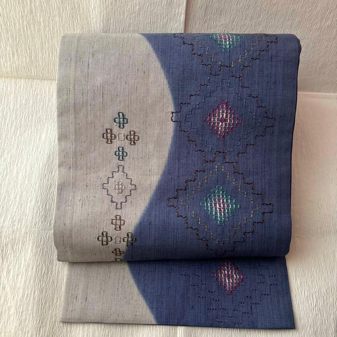 紬地のグレーとネイビーの刺繍袋帯