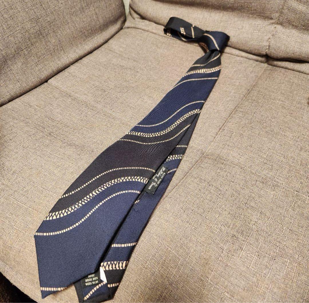 ホリデーアンドブラウン ネイビー シルク ネクタイ 波模様