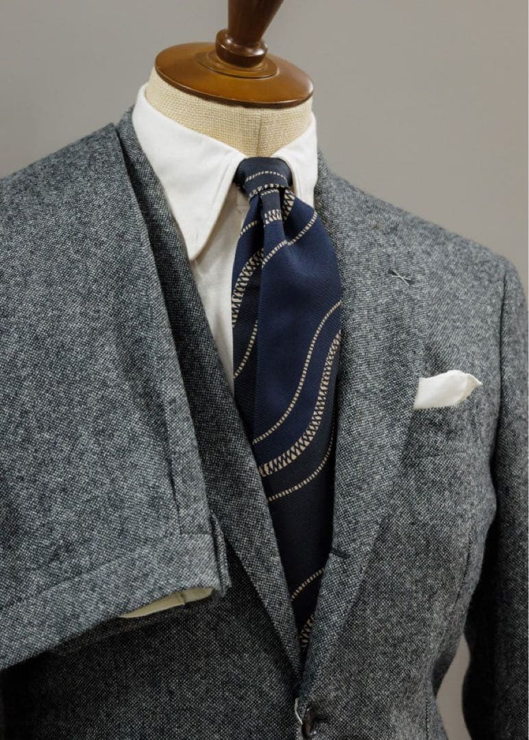 ホリデーアンドブラウン ネイビー シルク ネクタイ 波模様