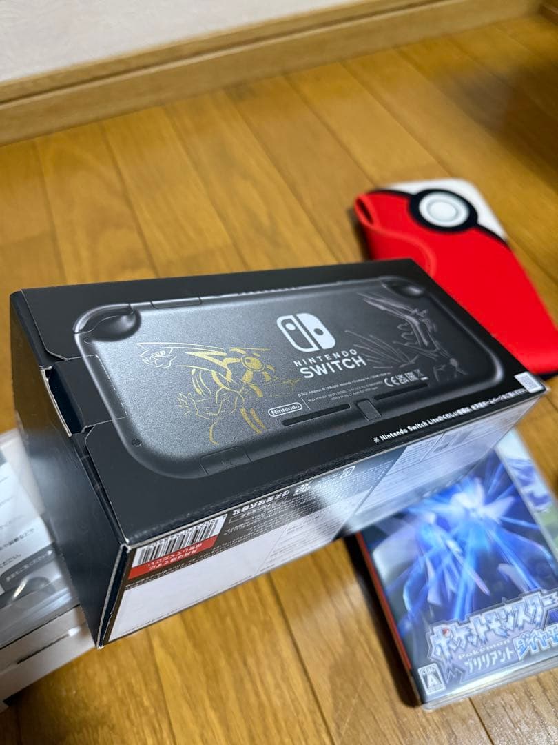 【完品】ニンテンドー スイッチ ライト 本体 ディアルガ パルキア 4点セット