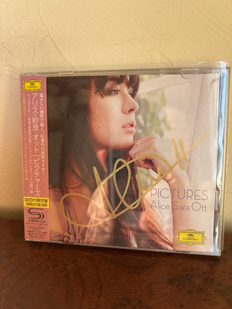 アリス＝紗良・オット『ピクチャーズ』DVD付限定盤 サイン入　クラシックCD
