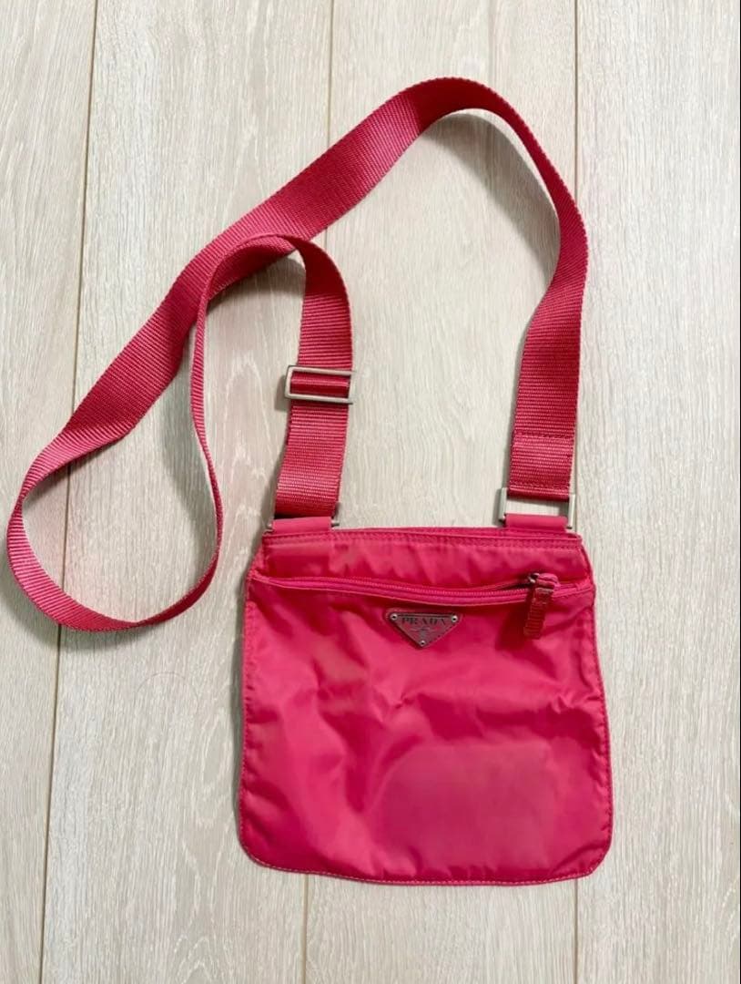 ちーた　プラダ ショルダーバッグ