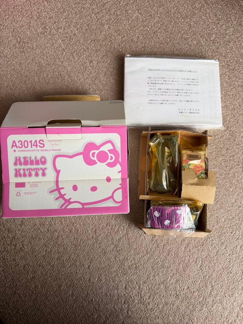 [激レア] レトロ ハローキティ A3014S 携帯電話 本体 箱 セット