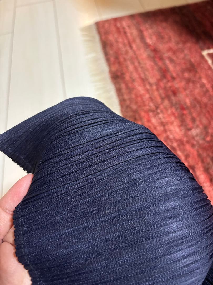 イッセイミヤケISSEY MIYAKE プリーツプリーズ 紺