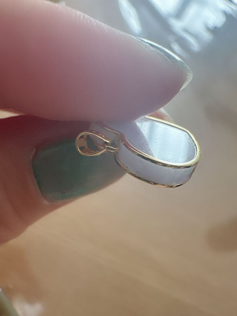 「新品］18K金ハート型純天然淡い紫色ペンダント　鑑定書付き