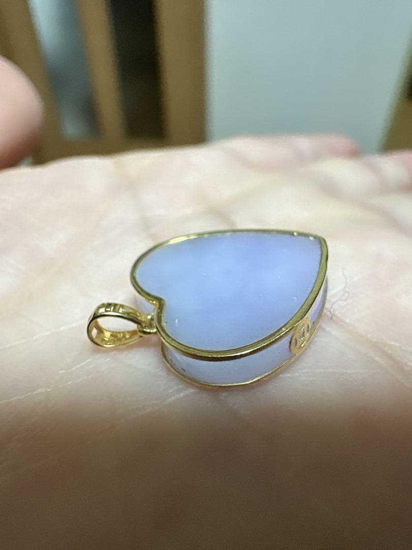 「新品］18K金ハート型純天然淡い紫色ペンダント　鑑定書付き