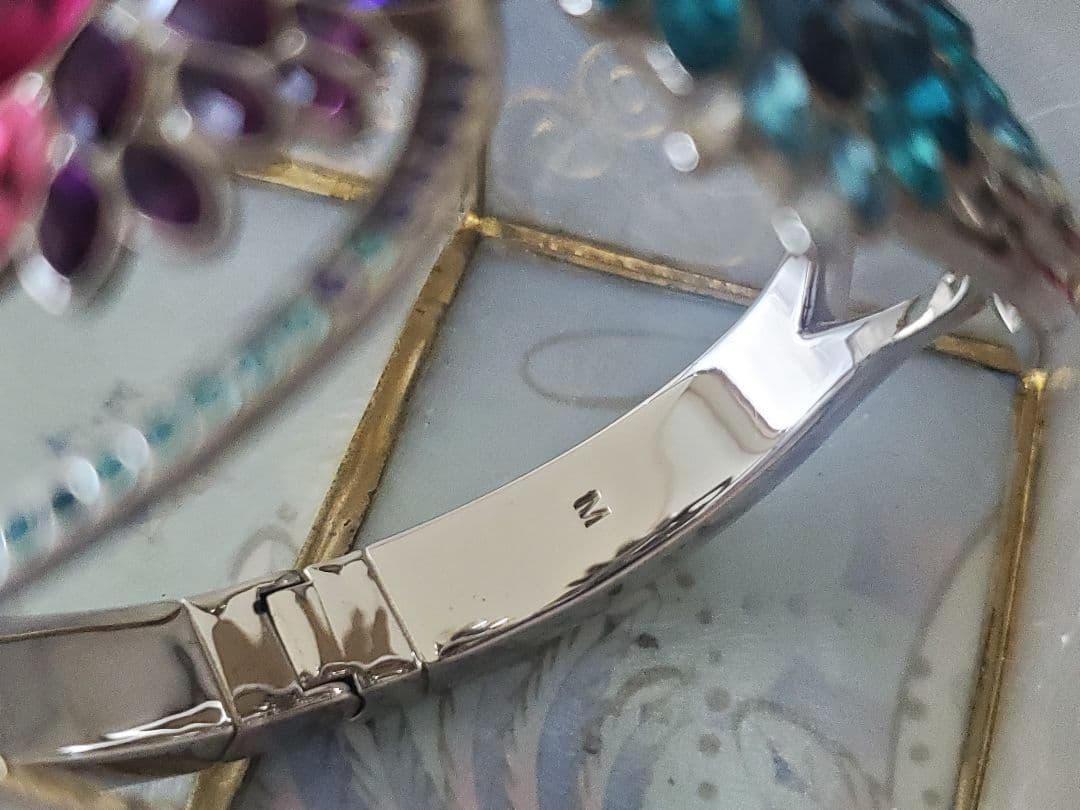 ◯スワロフスキー フラワーモチーフ カラーストーン バングル◯