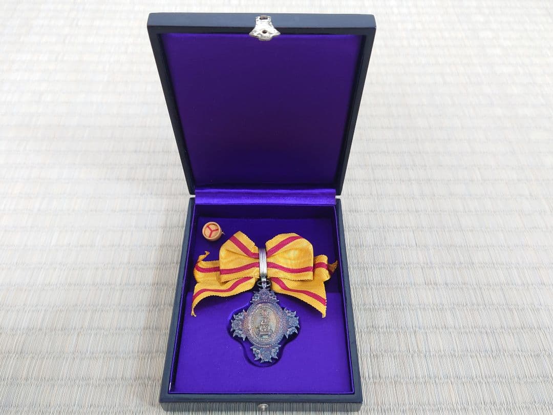 希少 勲八等宝冠章 略綬 共箱 勲章 当時物 婦人勲章