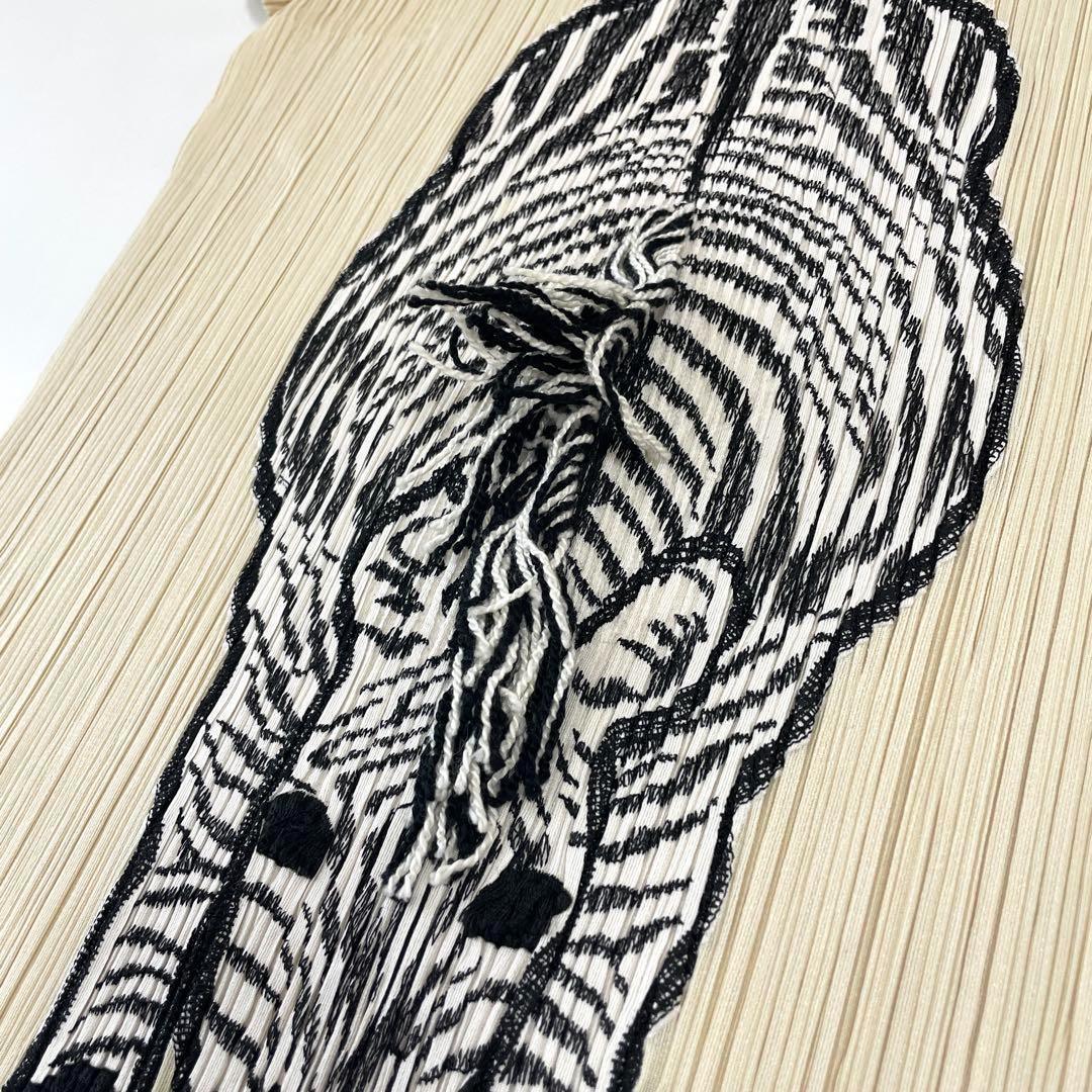 d*9様 プリーツプリーズ イッセイミヤケ 立体 半袖 カットソー ゼブラ アニ
