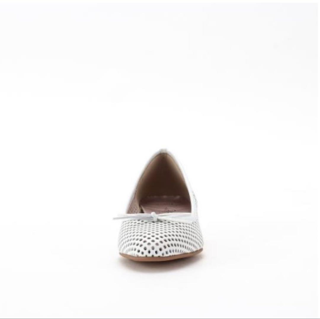 銀座かねまつ パンチングレザーパンプス23cm ホワイト スレンダー 美品