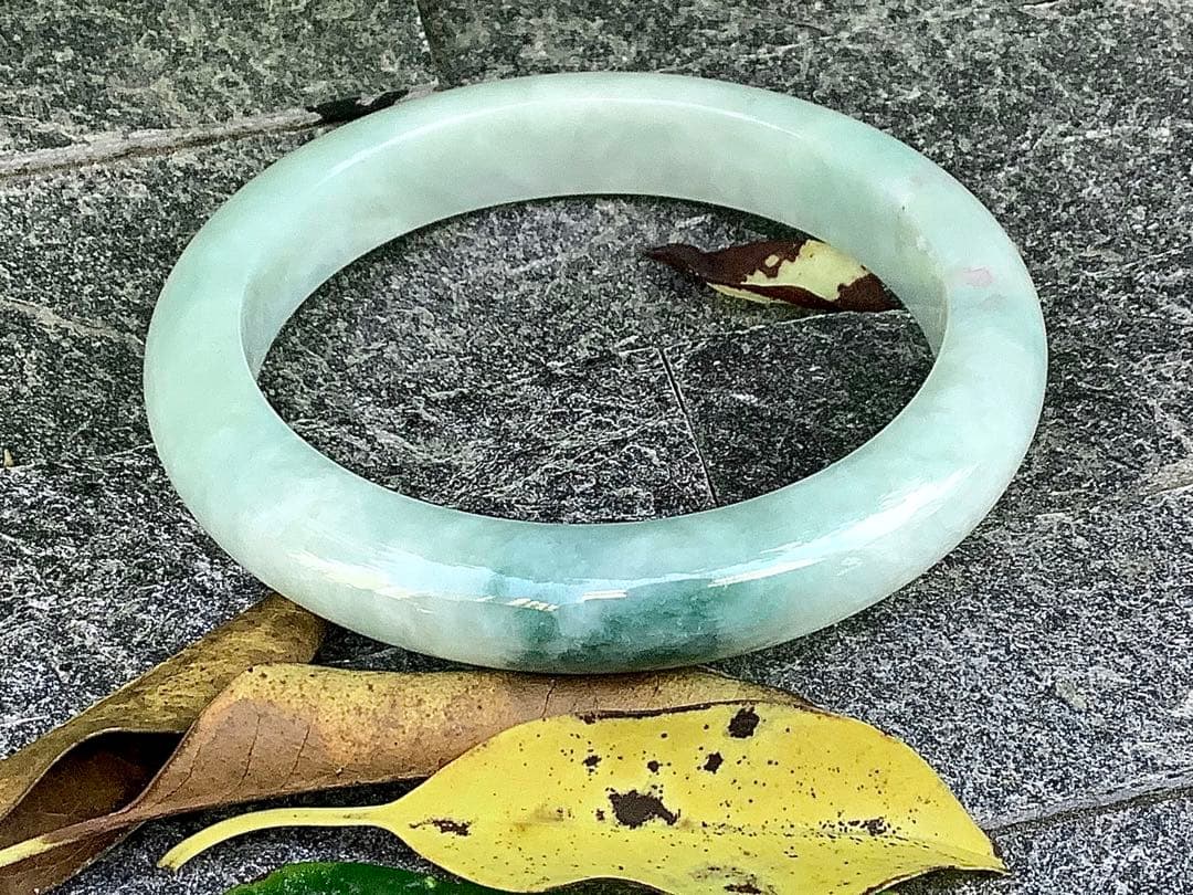 ✳️超絶*親方自信の1点　淡い緑糸魚川翡翠ブレスレット　高品質*高額バングル 鑑別