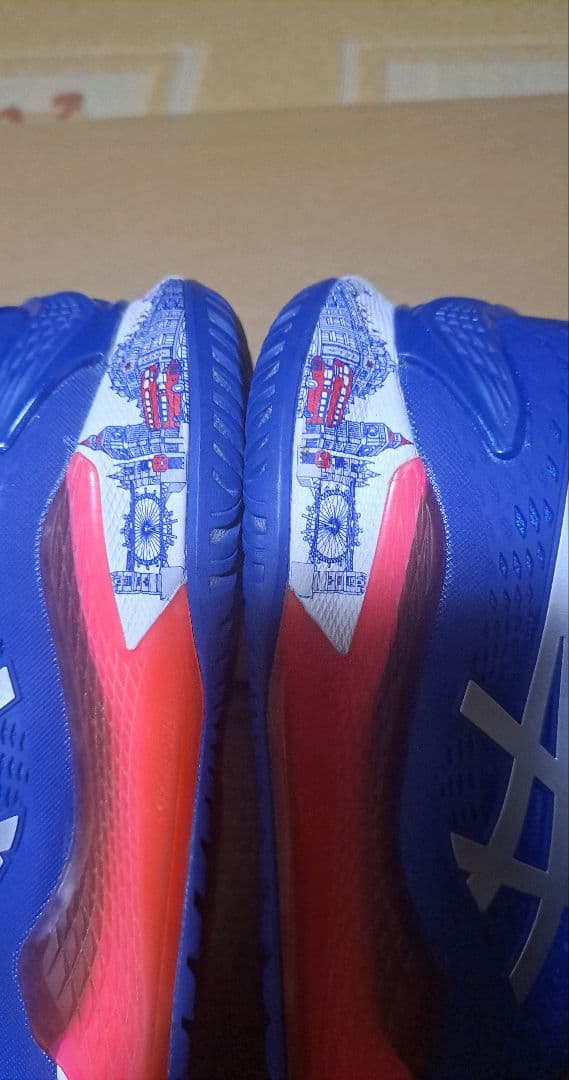 アシックス ゲルレゾリューション9 LIMITED 青×赤 ロンドン市街