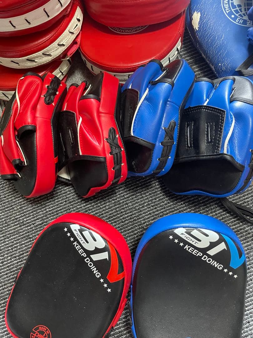 8/31処分予定の為最終値下げ　　新品、中古品、パンチングミット 他グローブなど