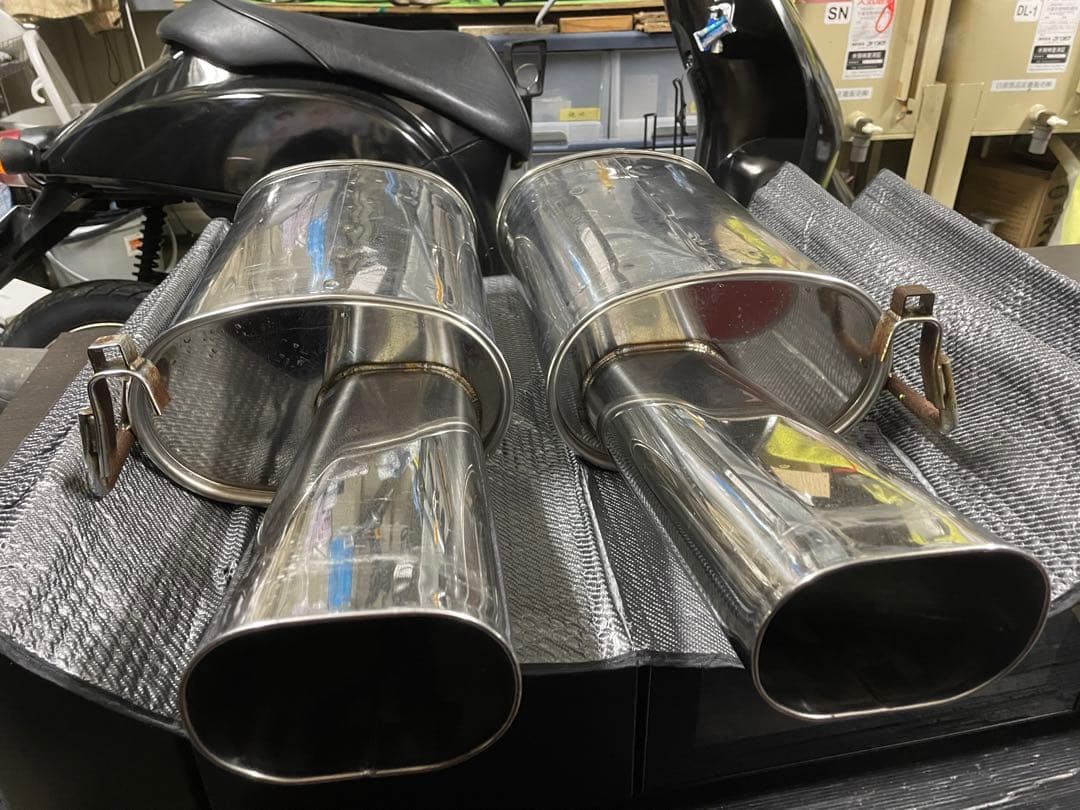 15 マジェスタ　リア　マフラー