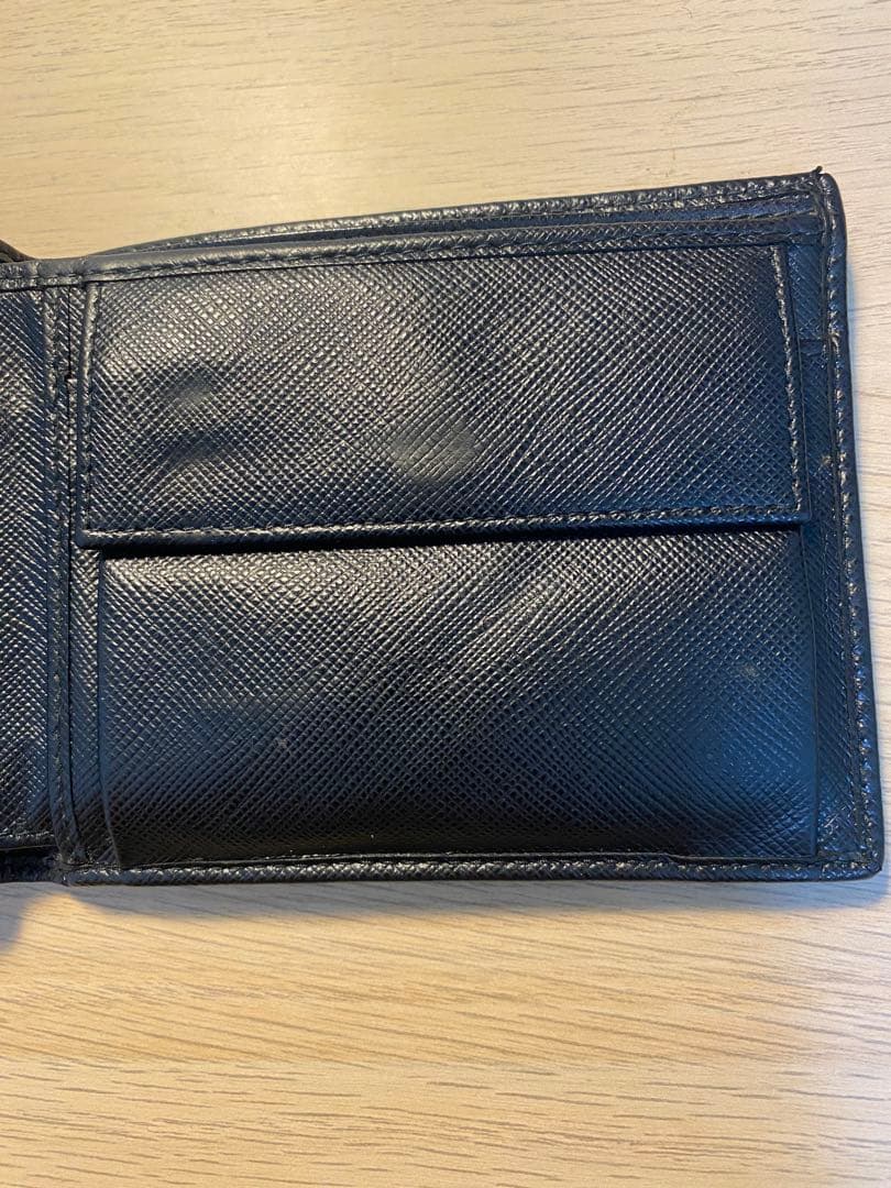 プラダ　二つ折り財布　メンズ　黒